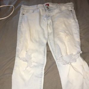 Light wash skinny jeans